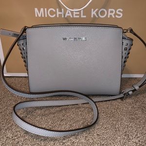 Michael Kors Selma Stud Ash Grey MD Messenger